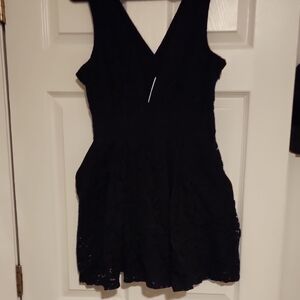 Elegant Black Sleeveless Dress Witj Pockets